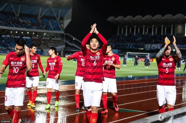 风靡港台 征服海外 好电影用票房说话风靡全球暗黑童话升级归来风靡全球的动作冒险动画大电影《愤怒的小鸟2》近日曝光一组全新角色海报，胖红、炸弹黑、飞镖黄、小小鸟以及捣蛋猪等超人气角色悉数亮相，神态各异，萌趣十足